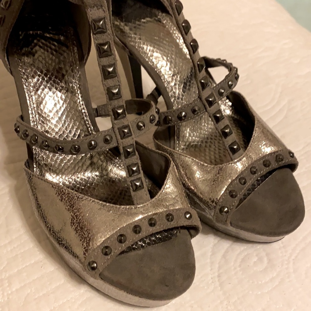 Gianni bini Stilettos with 5 inch heel Sz 10 Studs